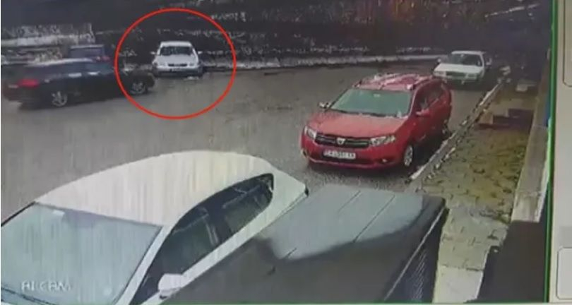 Кошмар до столично училище! Камери уловиха на ВИДЕО дрифт, а после... 