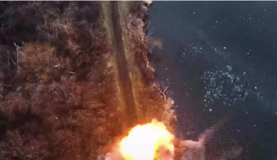 ВИДЕО от войната: Украински дрон порази минно заграждение на руските сили