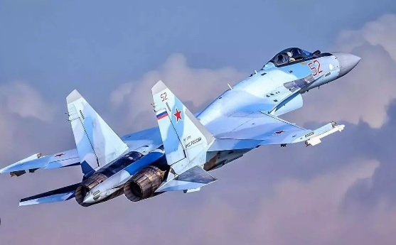 Руски изтребител Су-35 прехвана US бомбардировачи B-52H над Балтийско морe