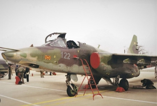 Северна Македония предаде на Украйна много странни Су-25