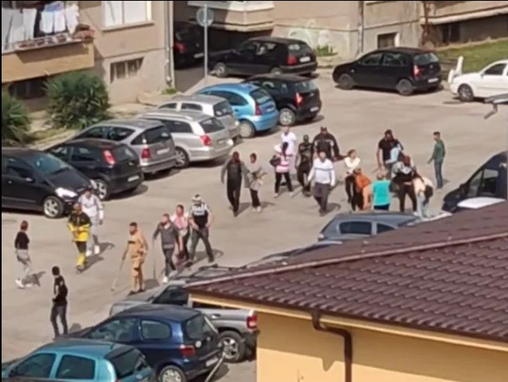 Кървави подробности за мелето с ножове и брадви между ромите в Казанлък