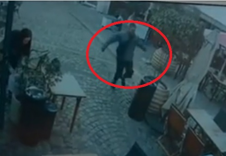 Ново брутално ВИДЕО с издевателствата на нападателя на жени в Пловдив, очевидци разказват 