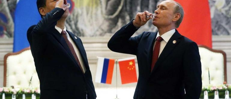 Визитата на Си в Москва: Каквото и да си говорим, става дума за пари