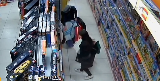 Мъж и жена ли са най-наглите крадци в София ВИДЕО