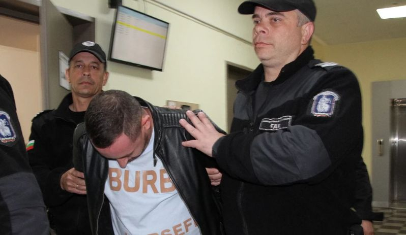 Синът на Венци Баровеца, въртял стриптийз бар в Пловдив, го закъса 