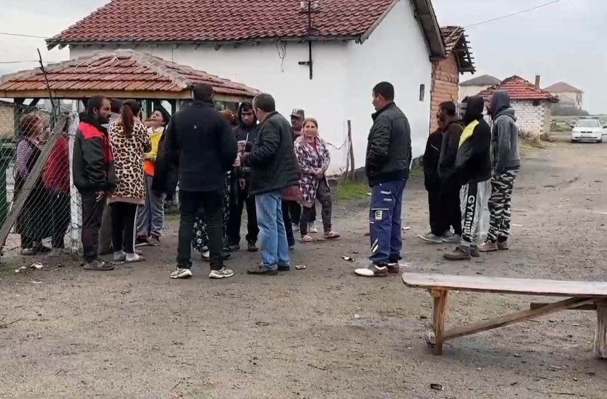 Ужас след ромското клане в селото на убития Рангел, майка му е посечена, а кметът... ВИДЕО 