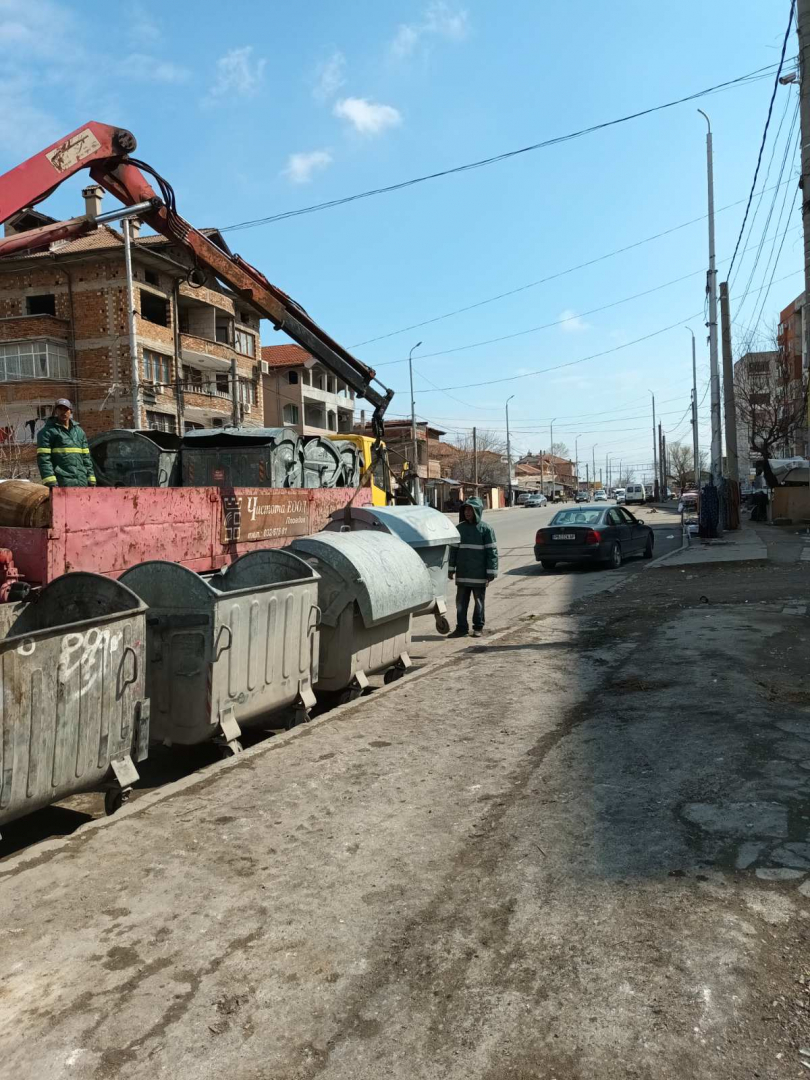 След сезиране на Гешев и проверка на ОП-Пловдив започва мащабна акция за поставяне на контейнери за смет и почистване на кв. „Столипиново“ СНИМКИ