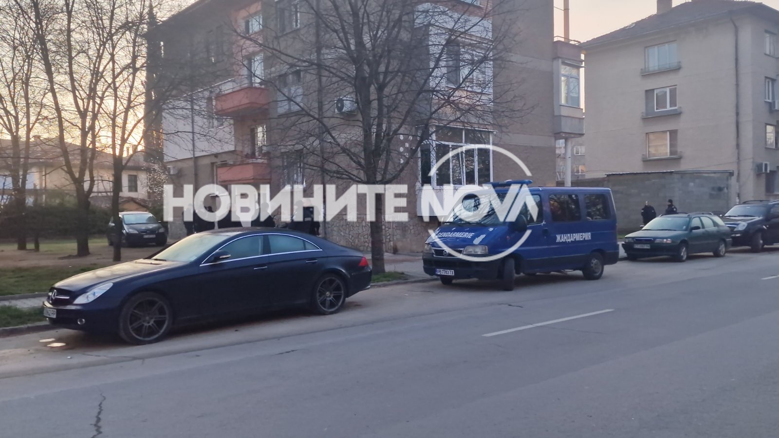 Почерня от полиция в Казанлък от ранни зори, ето какво става СНИМКИ