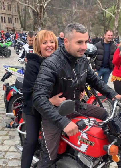 Нинова проговори за сензационните й СНИМКИ! Яхнала мощния звяр заради...
