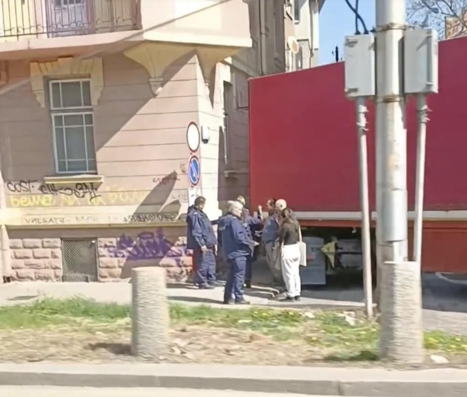  Зрелищни СНИМКИ: Невиждан досега инцидент с ТИР на столичното „Цариградско“!