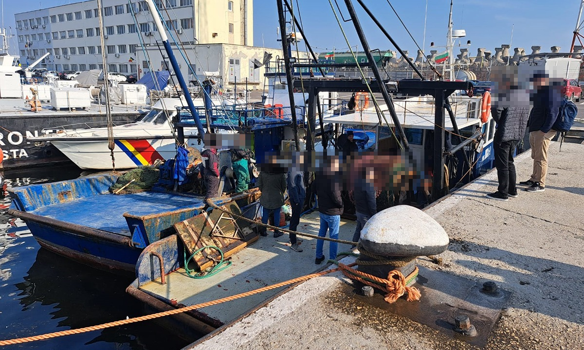 Горещо ВИДЕО с ареста на българските моряци в Румъния, посланикът ни каза къде са сега 