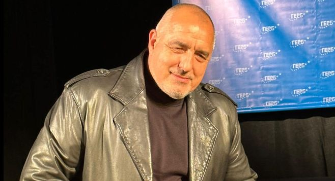 Делян Добрев разкри защо Борисов пак облече легендарния си кожен шлифер 