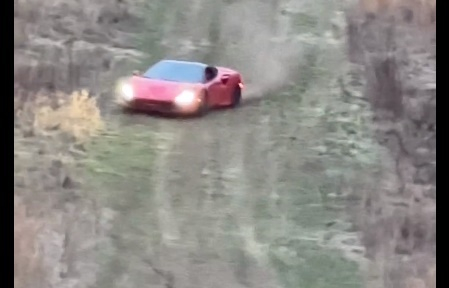Блогър показа, че Ferrari F8 Tributo може да бъде превърнато в джип ВИДЕО