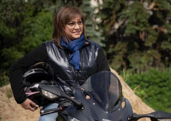 Мощният звяр, който яхна Нинова, се оказа като този на... 