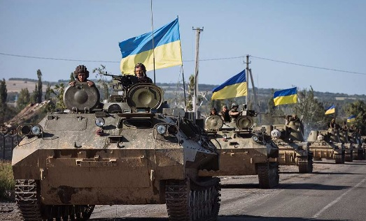 ВИДЕО от войната: Тази колона от американска бронетехника към фронта ли се движи?