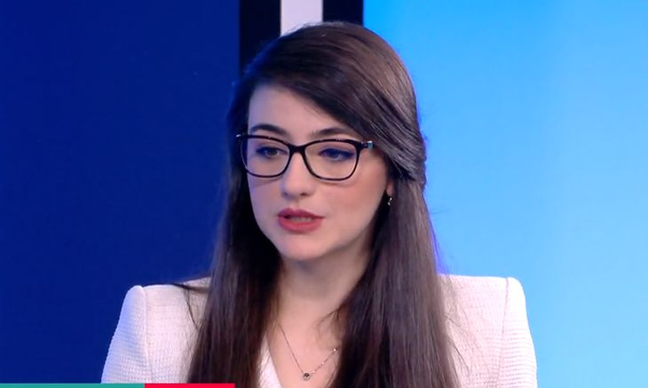 Лена Бориславова хвърли голяма лична бомба за сестра си, която избягала от България заради...