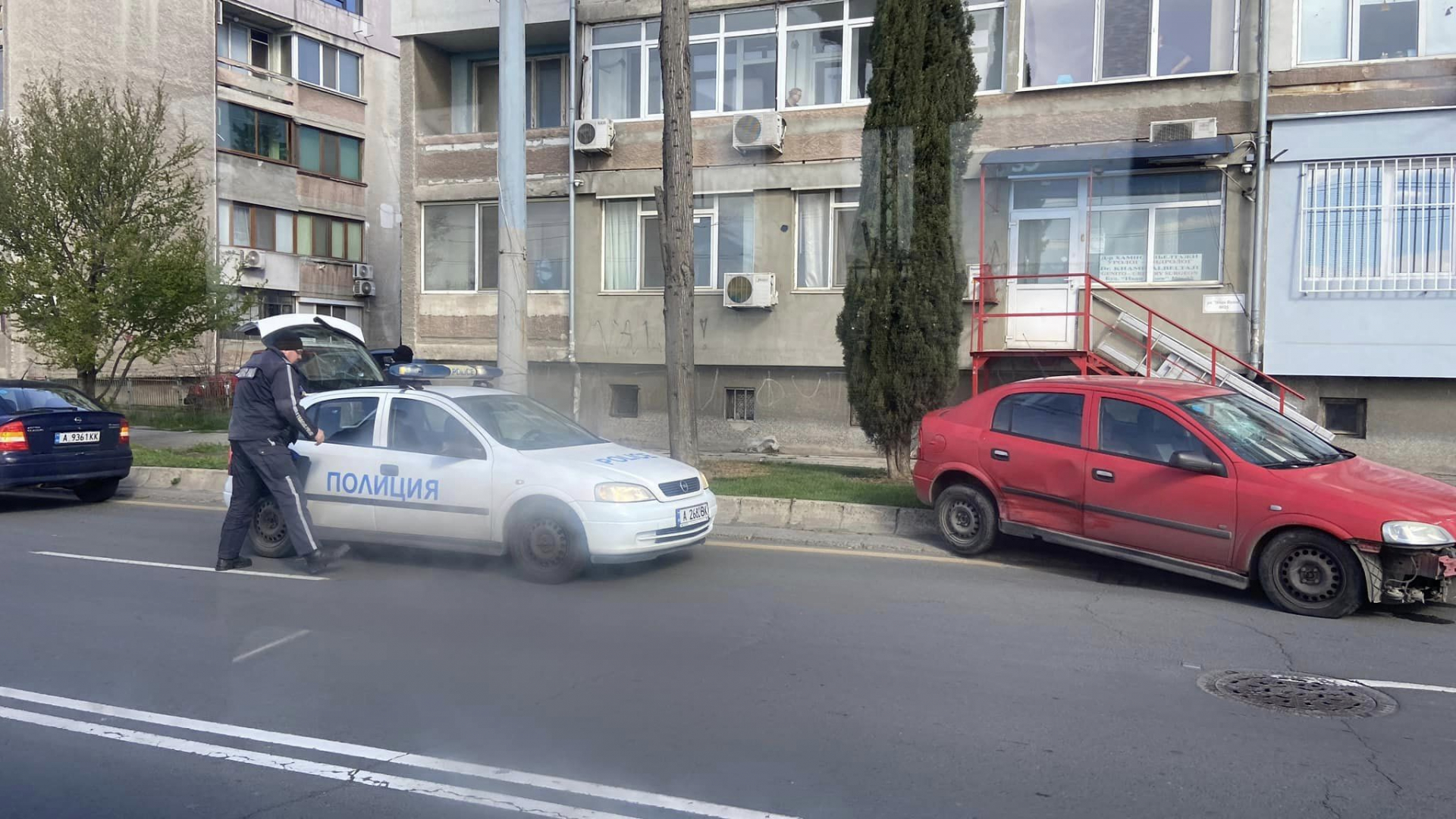 Тежка катастрофа с цивилни полицаи в Бургас СНИМКИ