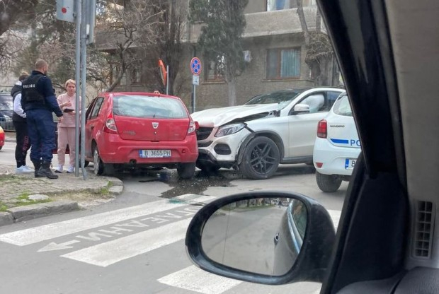 Украинец с тузарски "Мерцедес" направи голямо мазало на пъпа на Варна 