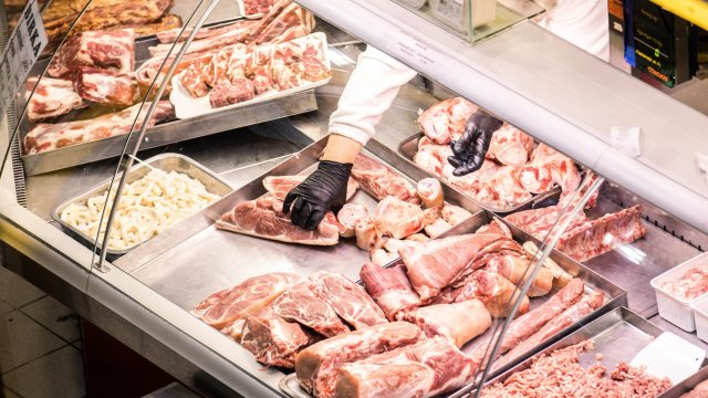 Кило свински гърди във варненски магазин удари 3 бона! СНИМКИ