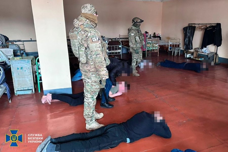 Шок! Украинци взимат пари от роднини на военнопленници, за да... СНИМКИ