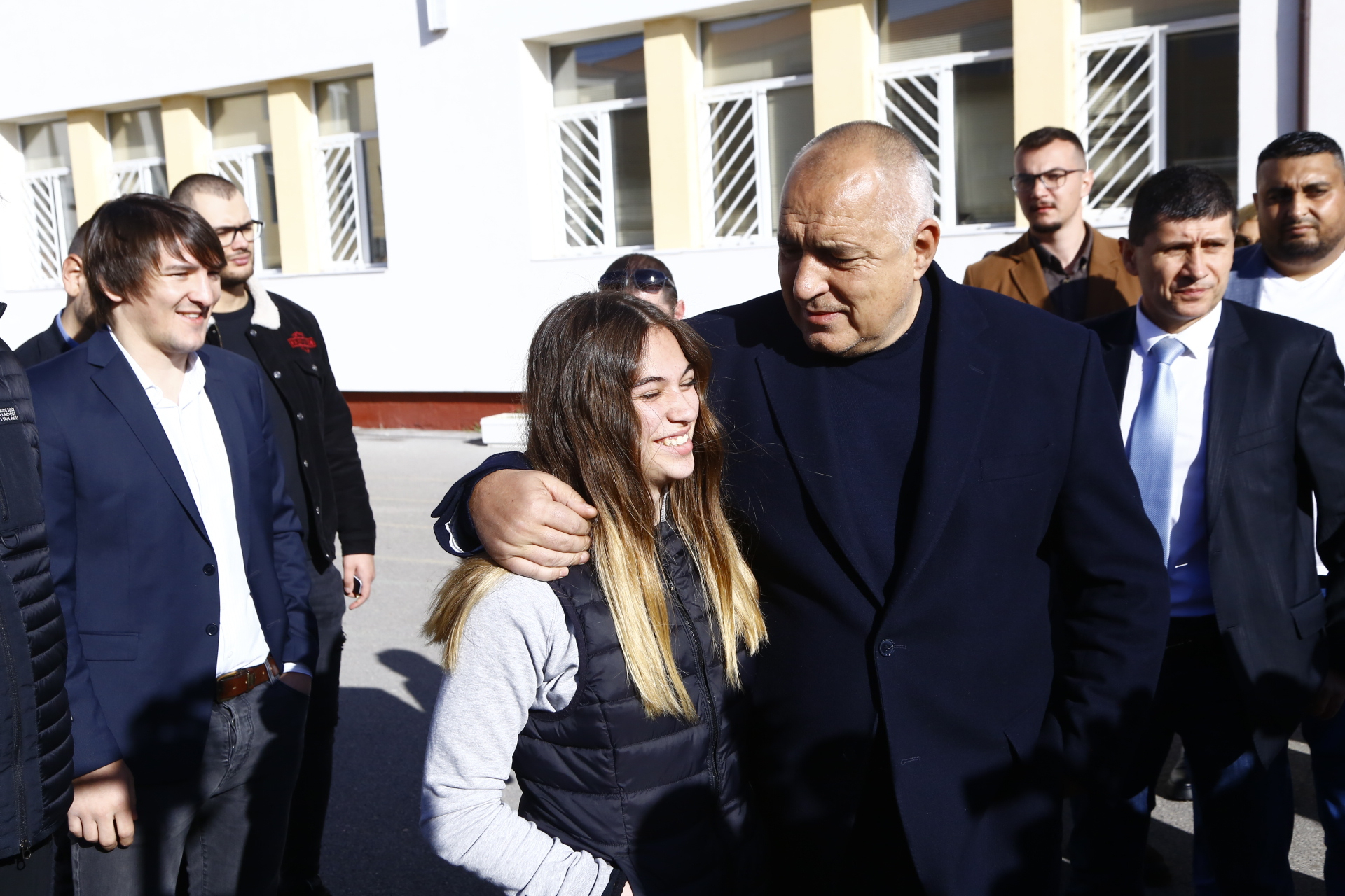 Борисов гласува с хартиена бюлетина, уточни за кой и предупреди за самоубийствен атентат ВИДЕО