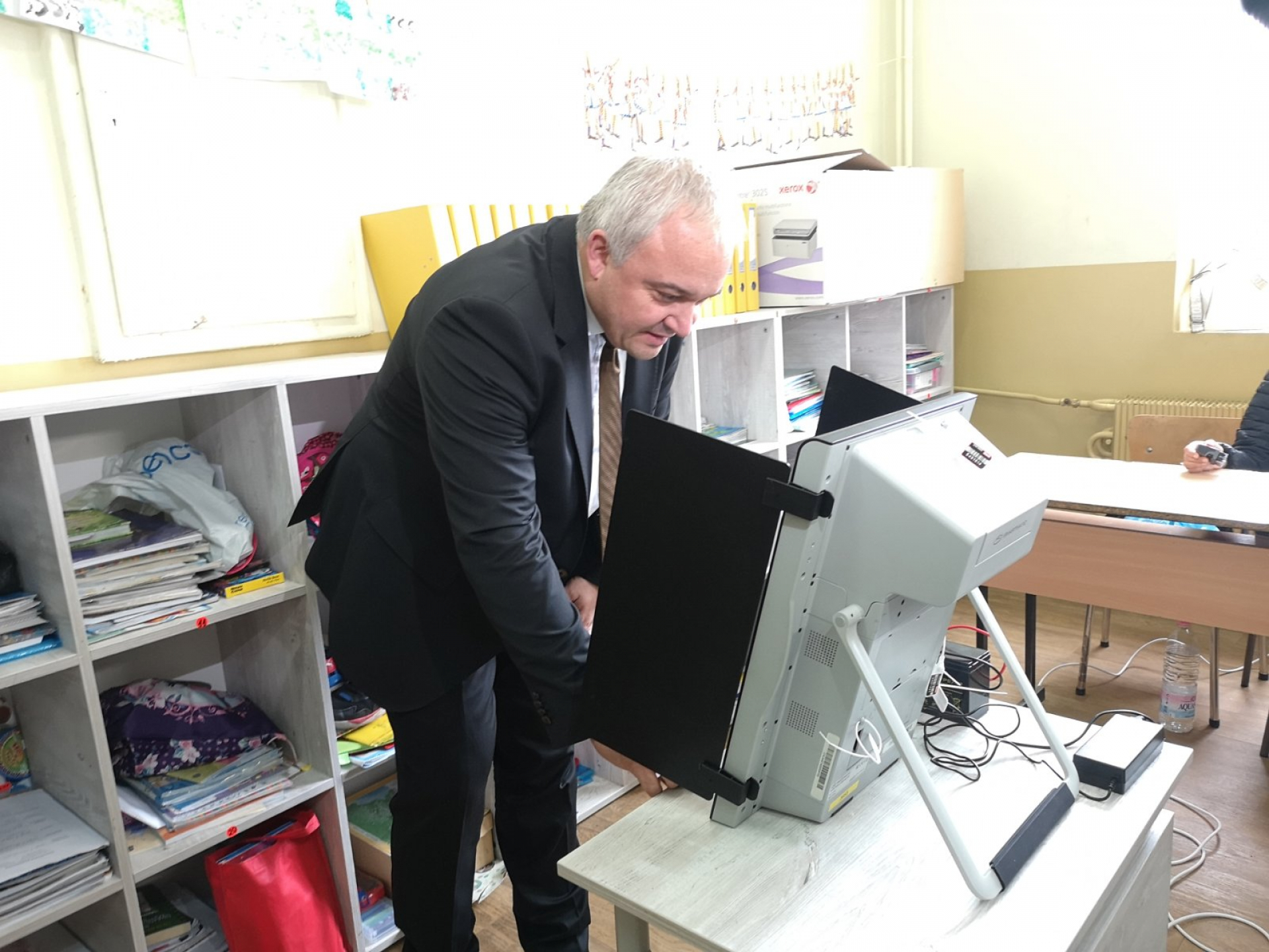 Демерджиев даде гласа си и каза какво става с бомбените заплахи