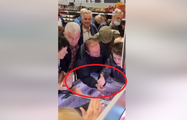 Пощуряха! Пенсионерка „влезе“ в хладилник, заради кебапчета ВИДЕО