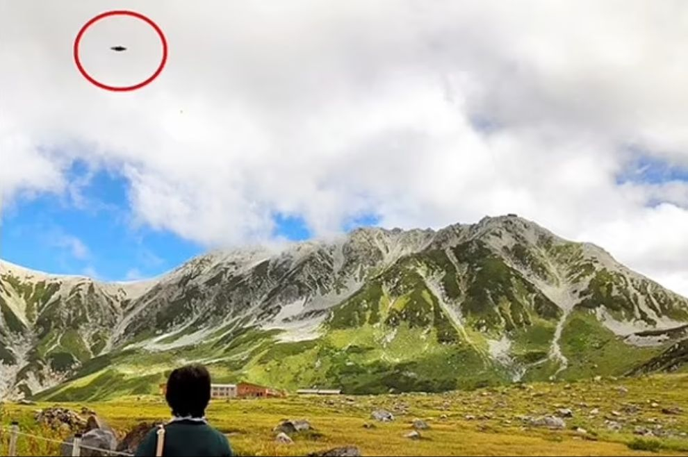 Планината, която привлича НЛО като магнит - хиляди се стичат да я видят 