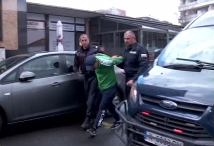 Щракнаха белезниците на кмет, той изригна: Направиха ми сечено 