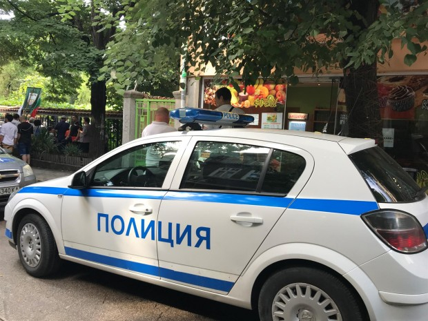 Меле между купонджии и полицаи в пловдивска чалготека