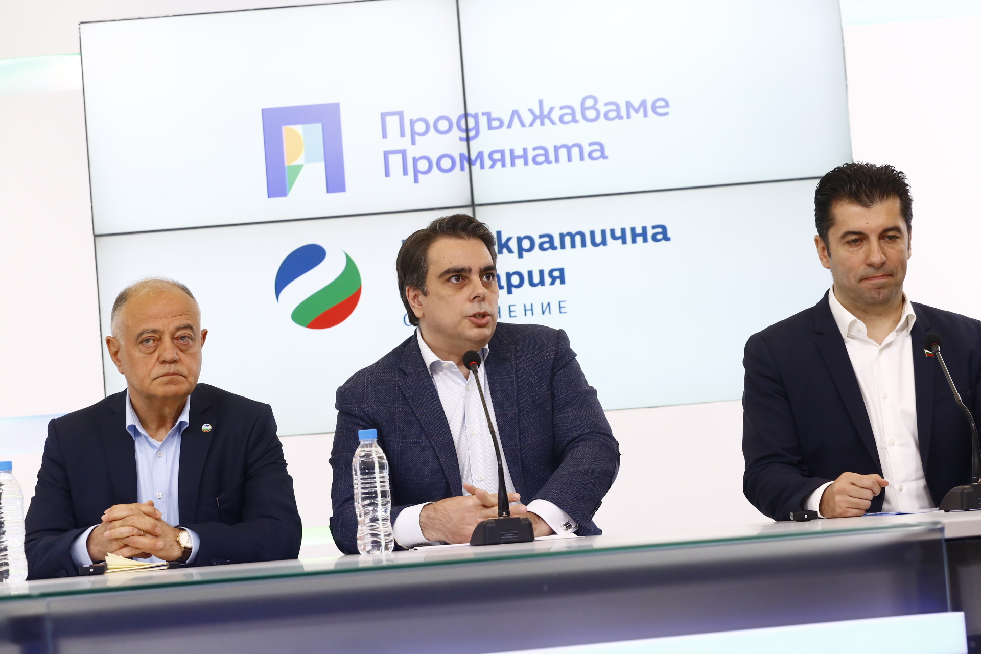 Политически наблюдатели обясниха защо ПП-ДБ са пътници и може да стане голямата беля