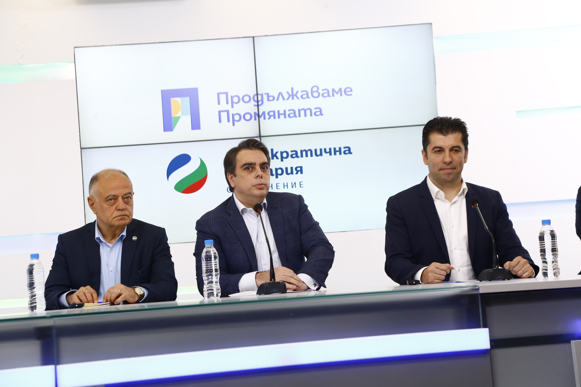 Изтече запис №2 на ПП: За кеша на Радев, Асен Василев, покупките и... АУДИО