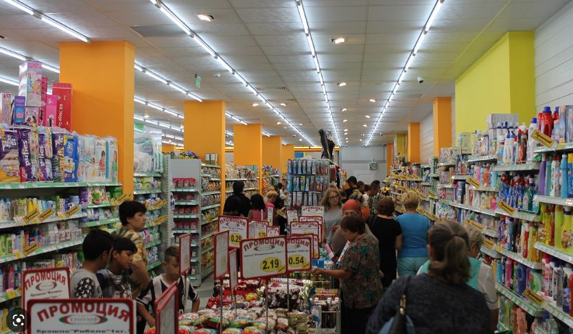 Касиерка в пловдивски супермаркет шокира клиент: Не мога да ви го продам, има заповед от МВР