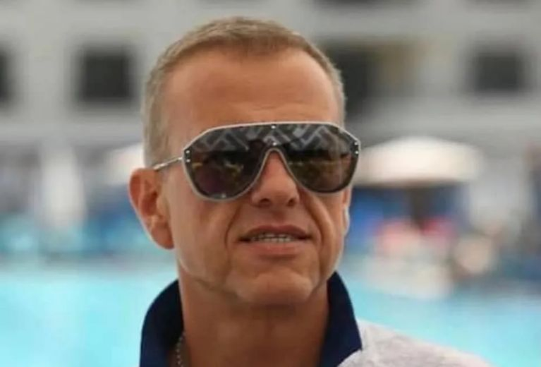 Скандал: Разбра се кои са хората на ген. Атанасов, блъскали и изхвърлили журналист от брифинга на ПП-ДБ СНИМКИ