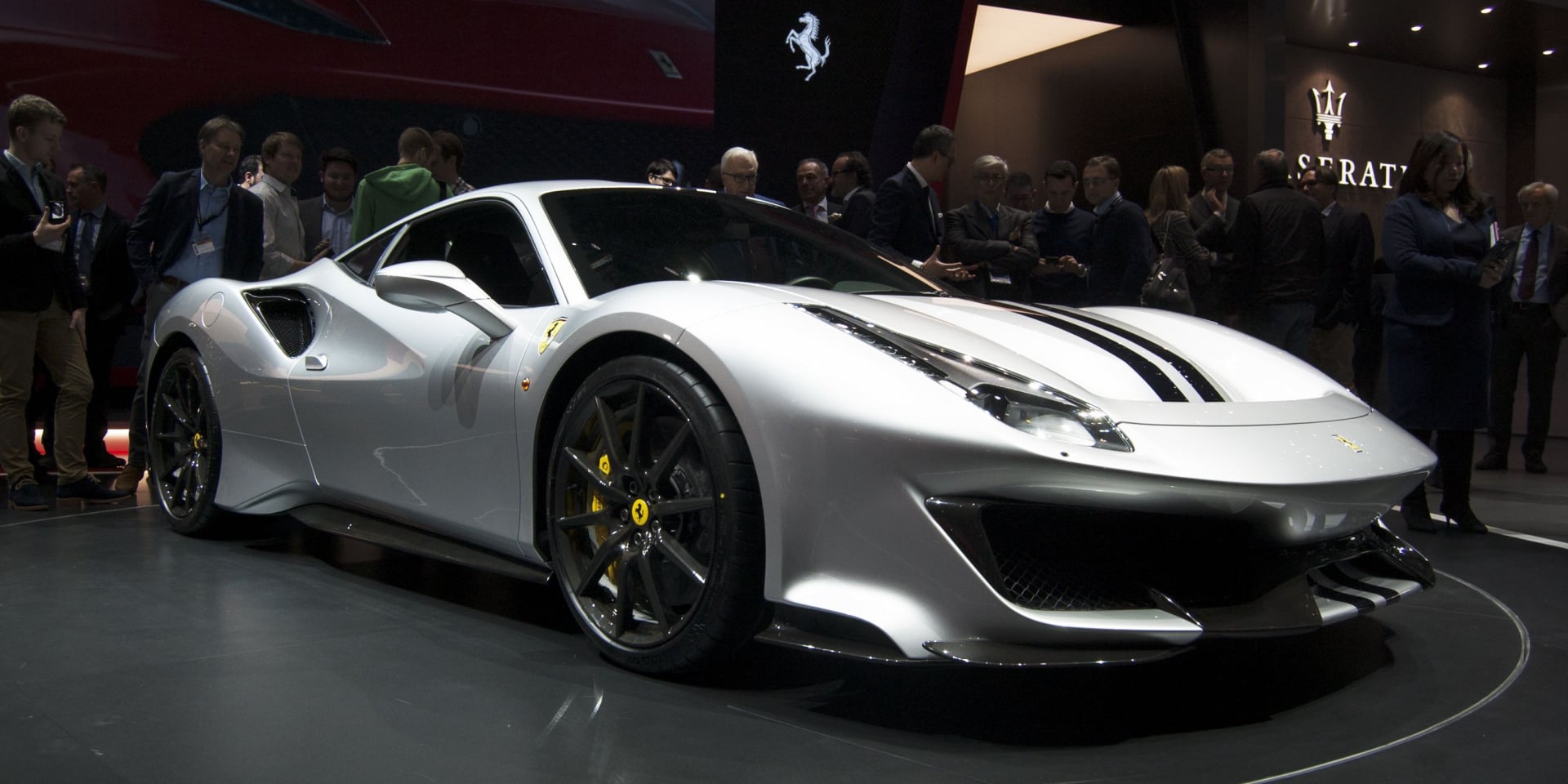 Екшън: Пилот от F1 гони джебчии с личното си Ferrari 488 Pista ВИДЕО 