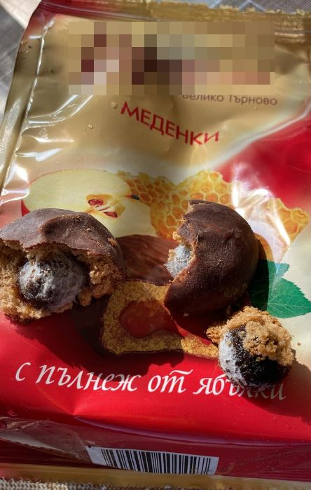 Търновка си купи вкусни меденки, отхапа една и изтръпна от погнуса СНИМКА 