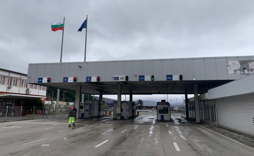 След като помел граничарката на "Калотина", турският тираджия...
