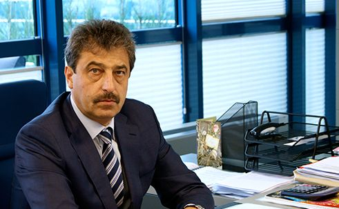 Да обслужиш медийно фараона Василев