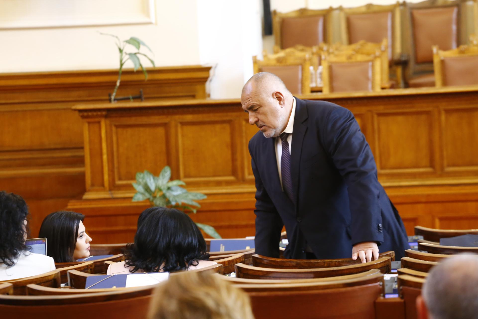 Само за ден в парламента Борисов въведе ред