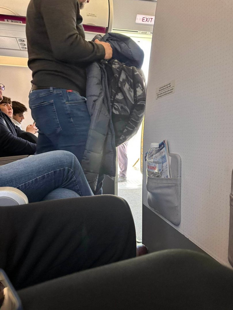Извънредно в БЛИЦ! Жесток екшън на Летище София, задържаха двама на полет на Wizz Air СНИМКИ