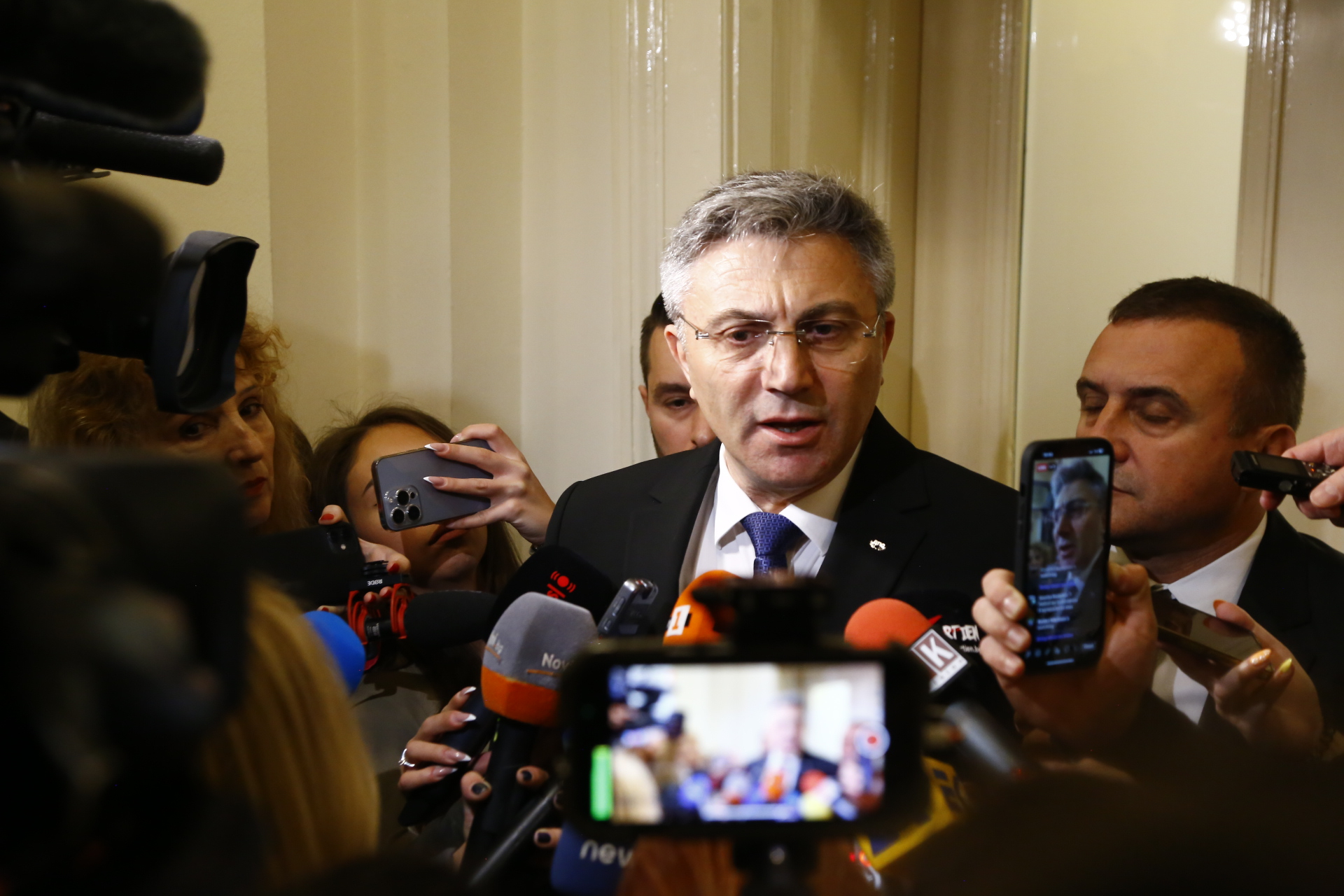 Карадайъ излезе насред преговорите с Борисов, издаде планът му за управление