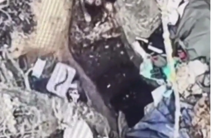 ВИДЕО от войната: Руски войник скочи в окоп с граната и се "взриви"
