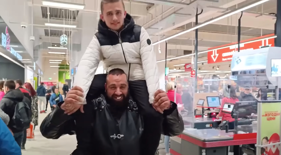 Момчето, унижено от Чеченеца, Куката и Тротинетката в пловдивски мол, разкри неподозирани детайли за тормоза ВИДЕО 