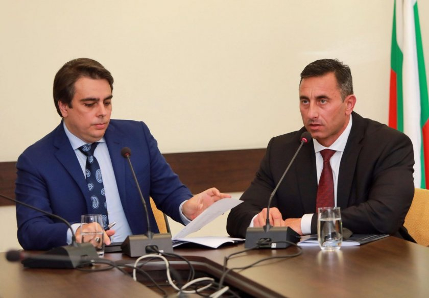 Помните ли Спецов, който бе шеф на НАП? Ето какви ги върши сега ВИДЕО 