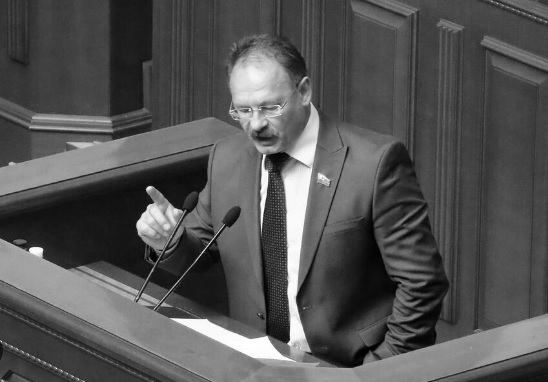 На фронта загина прочут украински депутат, който изхвърли на ръце Яценюк от Радата СНИМКИ