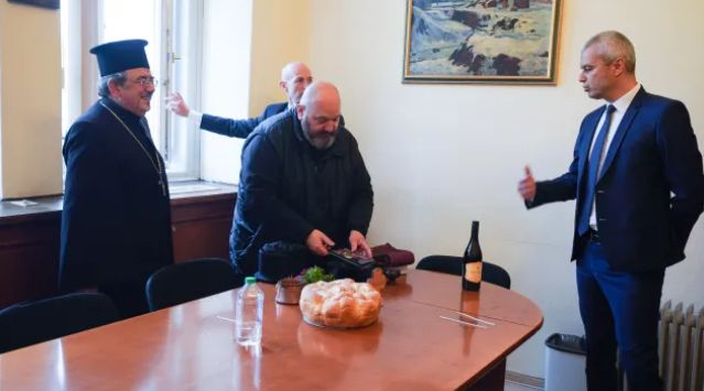  „Възраждане“ взе стая в НС, ползвана от ДБ преди това и ето какво направиха СНИМКИ
