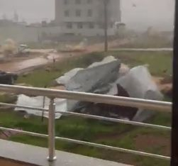 Нова свирепа стихия удари опустошен от трусовете турски град ВИДЕО 