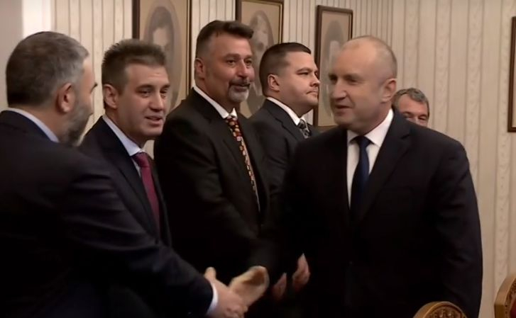 Радев поздрави хората на Слави заради сериозно постижение, пошегува се със… БЛИЦ TV