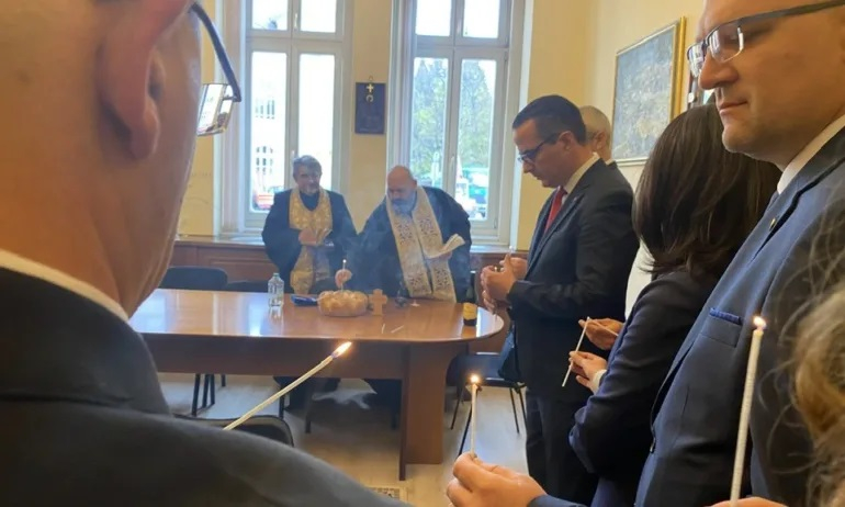 ДБ поискали наказания от Светия синод за свещениците, осветили стаята на Възраждане