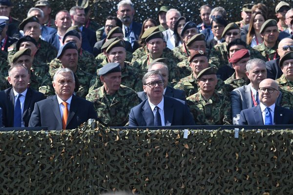 Вучич се похвали пред Орбан с "най-силната армия в историята" на Сърбия ВИДЕО